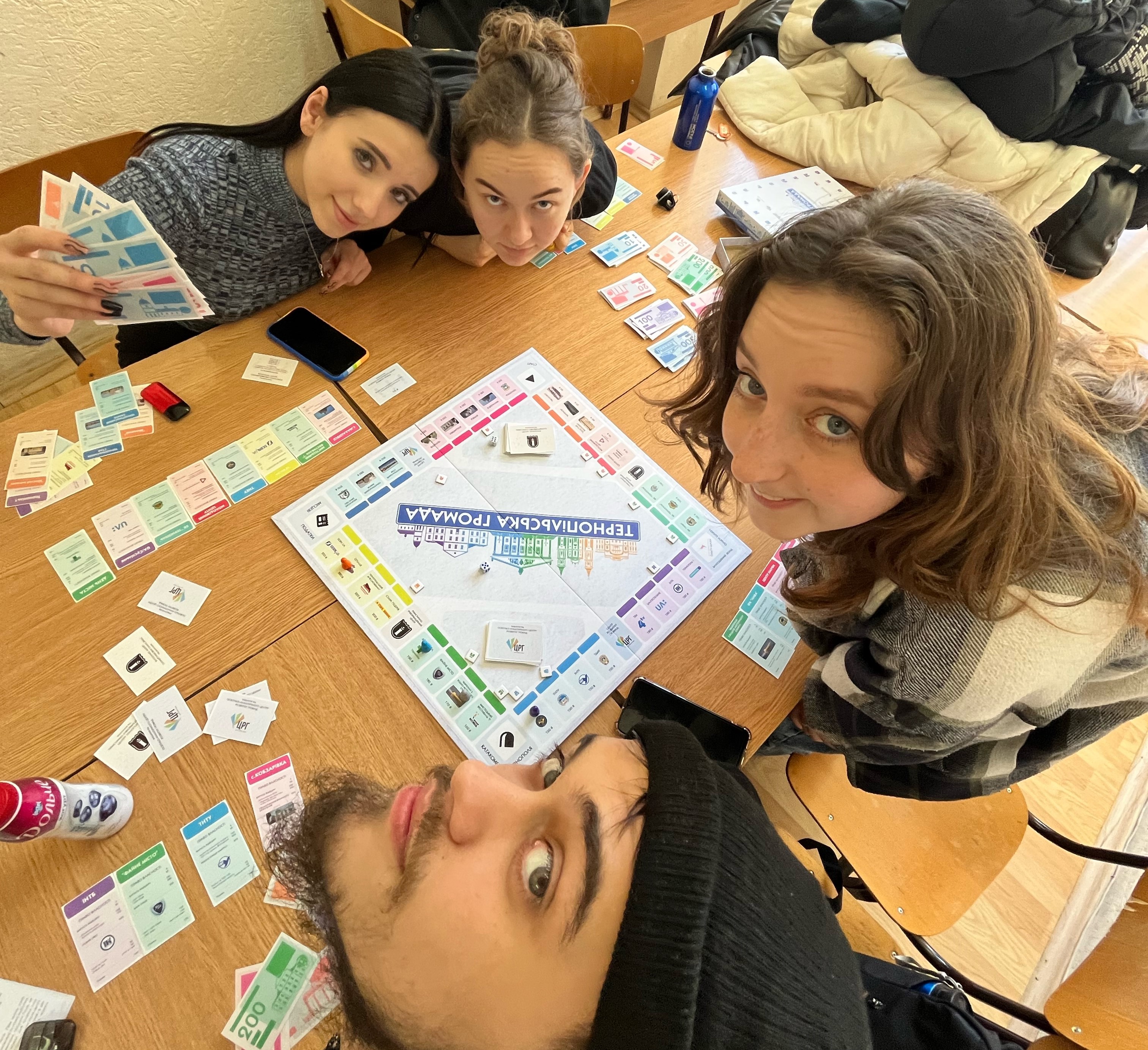 студенти-аналітики та євроклубівці, які взяли участь у грі